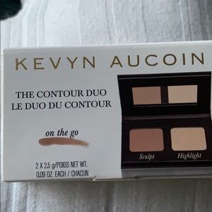 Kevyn Aucoin contour